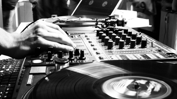 hdwallpaperpc_com_Turntables_BW_Mixer_Mixing_Board_1920x1080
