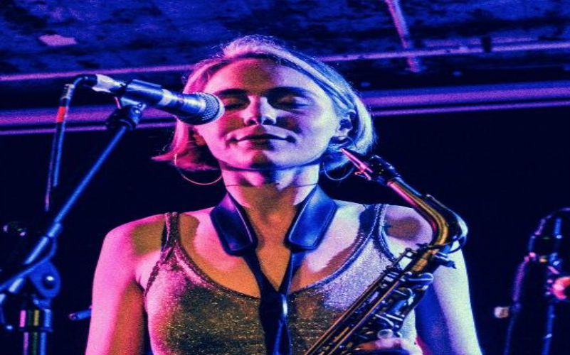 Laura Misch - Rose-tinted