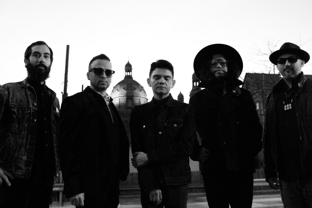  Chicago-based quintet, Dos Santos drop new single.