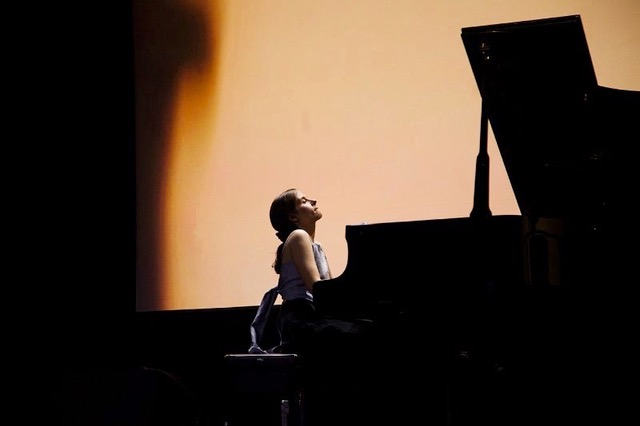 Stunning new visual from Hania Rani.