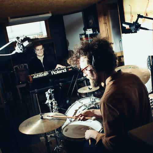 Svaneborg Kardyb share debut LP titled 'Knob'.