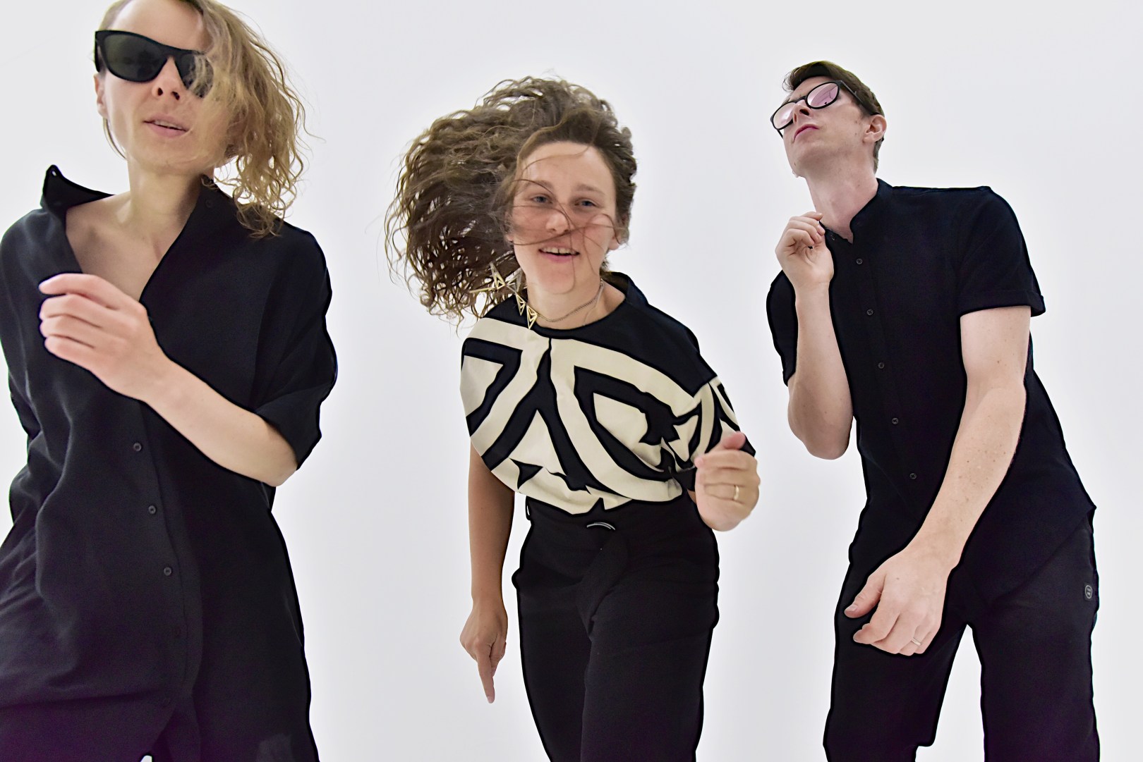 Vula Viel announces five shows in October.